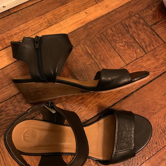 Beautiful black Coclico sandal wedges - Picture 2 of 3
